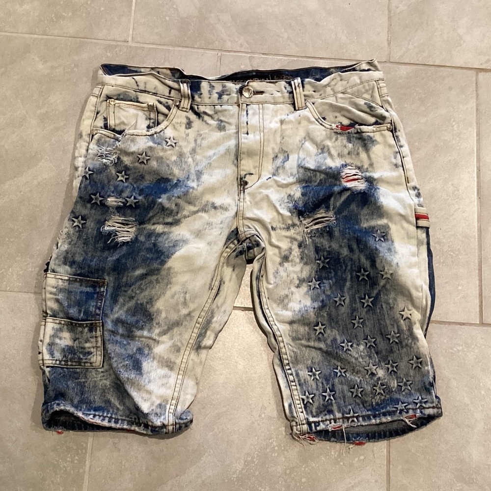 Heritage By America Men’s Patriotic Rip & Repair, Embossed Denim Shorts